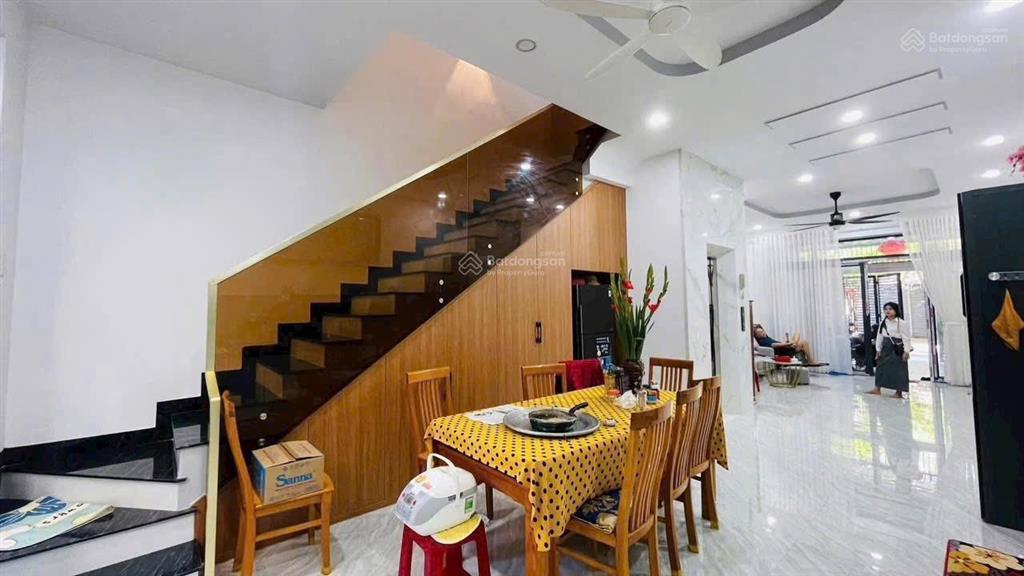 Cực rẻ nhà mới 3 tầng khu đô thị phước long a, có thang máy.dt 97m hướng đông nam giá 8,7 tỷ.