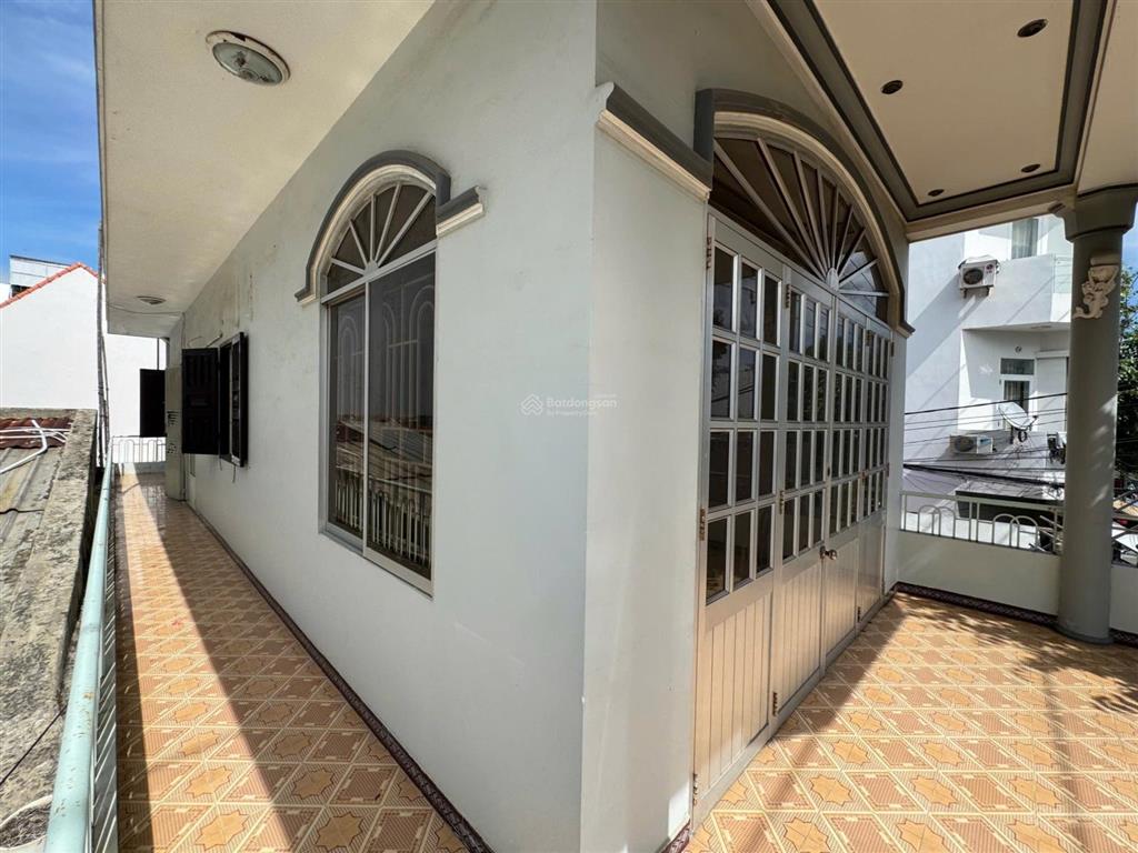 Bán nhà 2 tầng mặt tiền lê hồng phong nha trang . đường 22m,dt 120m ngang 5,2 m ,giá 12,5 tỷ.