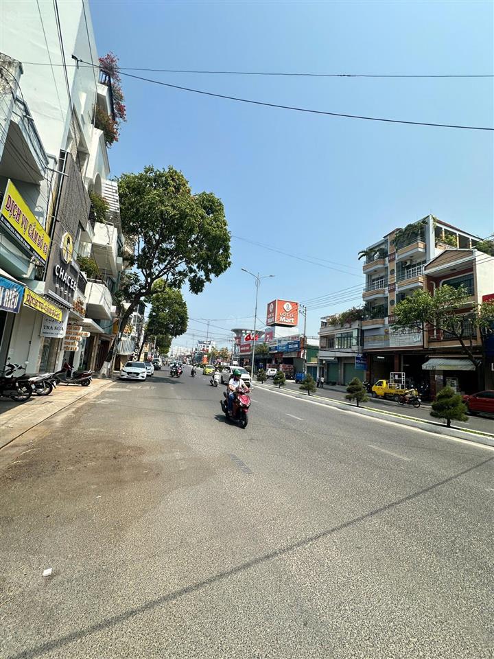 Bán nhà mặt tiền đường 23/10, sát siêu thị lottemart. diện tích 79,4m2 giá 13 tỷ.
