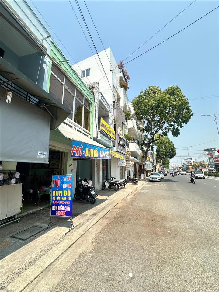 Bán nhà mặt tiền đường 23/10, sát siêu thị lottemart. diện tích 79,4m2 giá 13 tỷ.