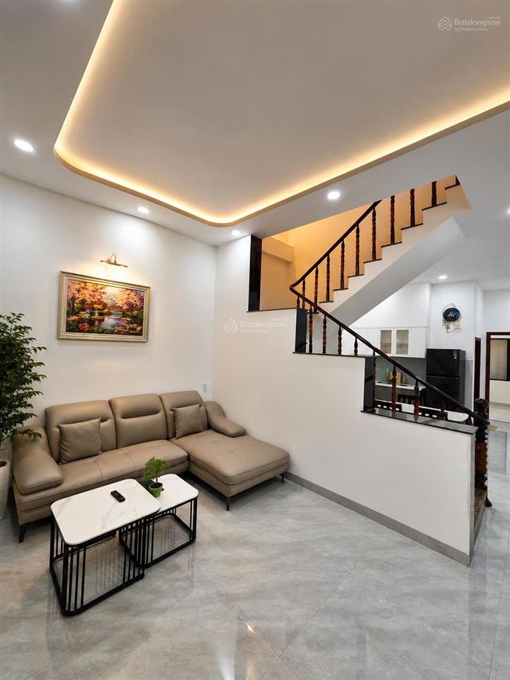 Bán nhà 2.5 tầng full nội thất khu bàn cờ phường nha trang. dt 72.5m2 giá 8,6 tỷ. có 3pn, 2wc
