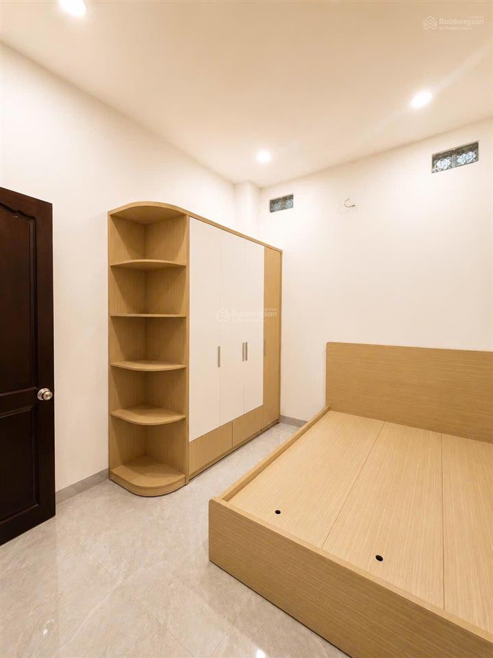 Bán nhà 2.5 tầng full nội thất khu bàn cờ phường nha trang. dt 72.5m2 giá 8,6 tỷ. có 3pn, 2wc