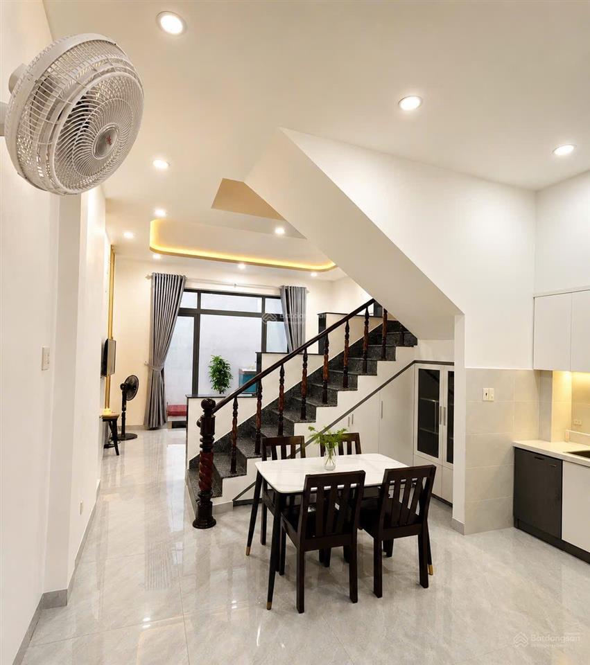 Bán nhà 2.5 tầng full nội thất khu bàn cờ phường nha trang. dt 72.5m2 giá 8,6 tỷ. có 3pn, 2wc