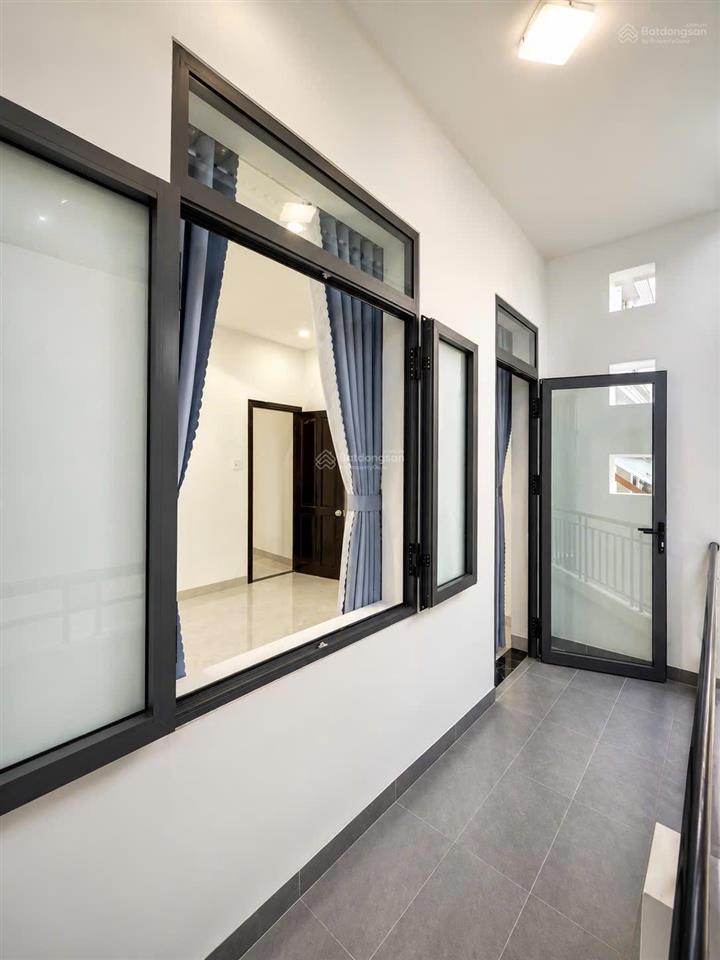 Bán nhà 2.5 tầng full nội thất khu bàn cờ phường nha trang. dt 72.5m2 giá 8,6 tỷ. có 3pn, 2wc