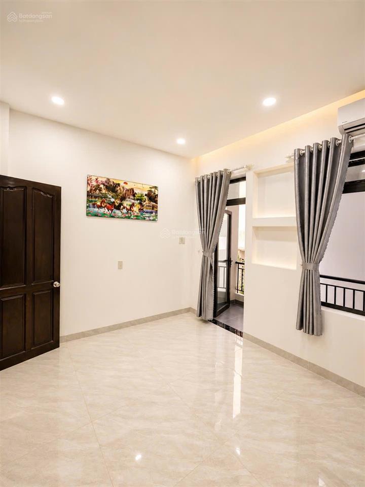 Bán nhà 2.5 tầng full nội thất khu bàn cờ phường nha trang. dt 72.5m2 giá 8,6 tỷ. có 3pn, 2wc