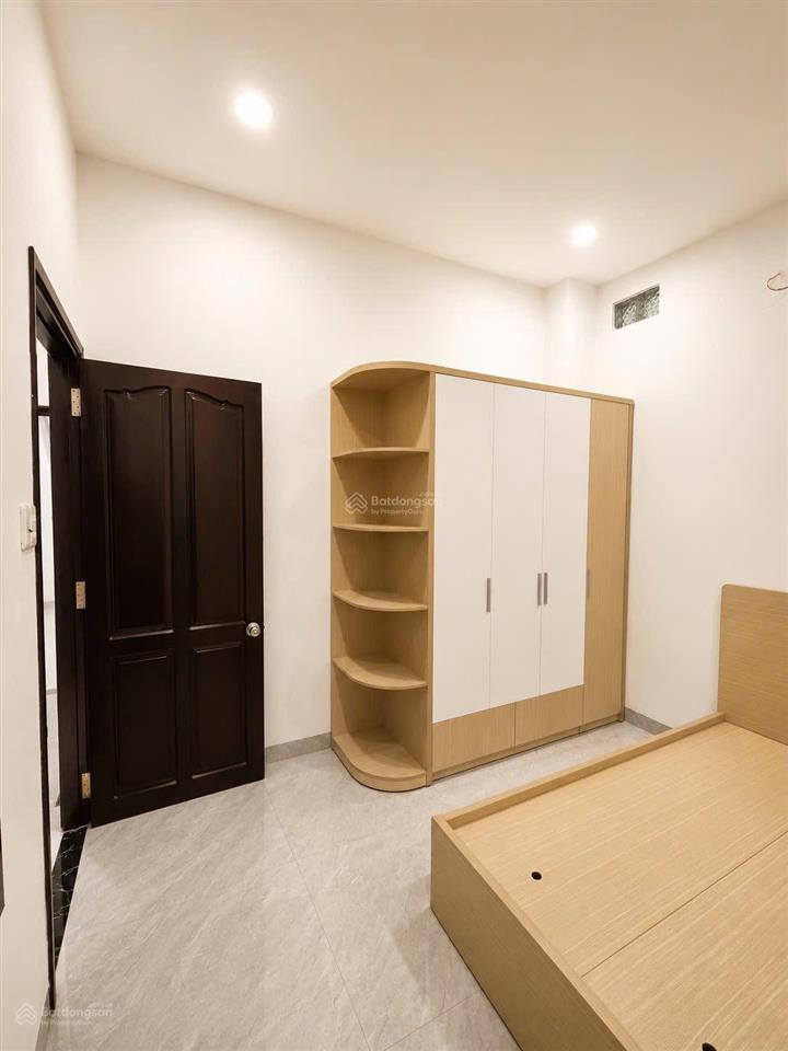 Bán nhà 2.5 tầng full nội thất khu bàn cờ phường nha trang. dt 72.5m2 giá 8,6 tỷ. có 3pn, 2wc