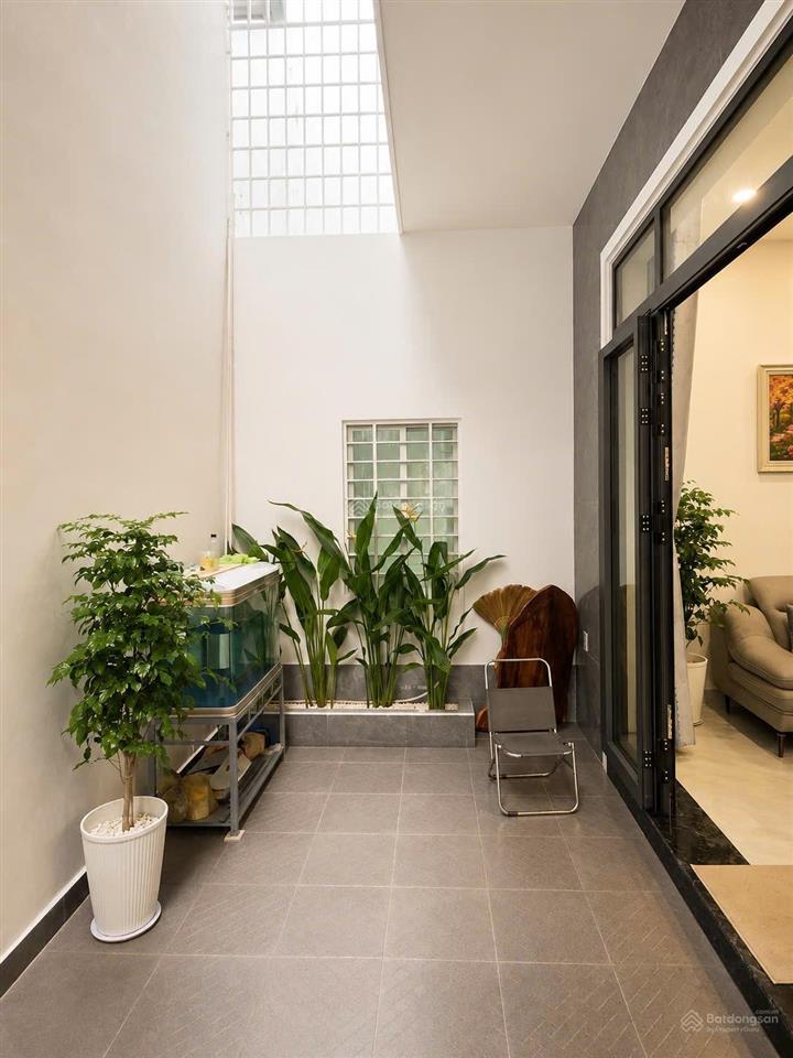 Bán nhà 2.5 tầng full nội thất khu bàn cờ phường nha trang. dt 72.5m2 giá 8,6 tỷ. có 3pn, 2wc
