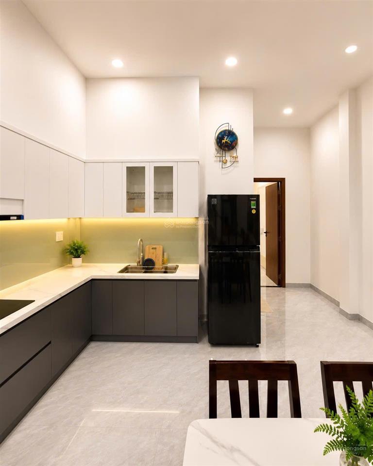 Bán nhà 2.5 tầng full nội thất khu bàn cờ phường nha trang. dt 72.5m2 giá 8,6 tỷ. có 3pn, 2wc