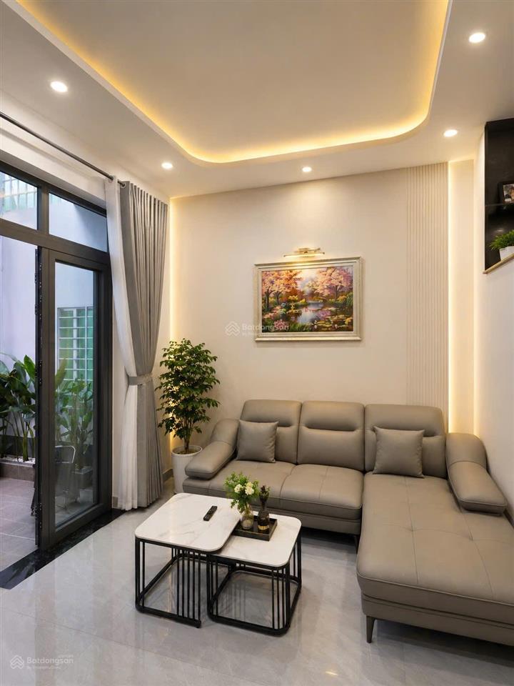 Bán nhà 2.5 tầng full nội thất khu bàn cờ phường nha trang. dt 72.5m2 giá 8,6 tỷ. có 3pn, 2wc