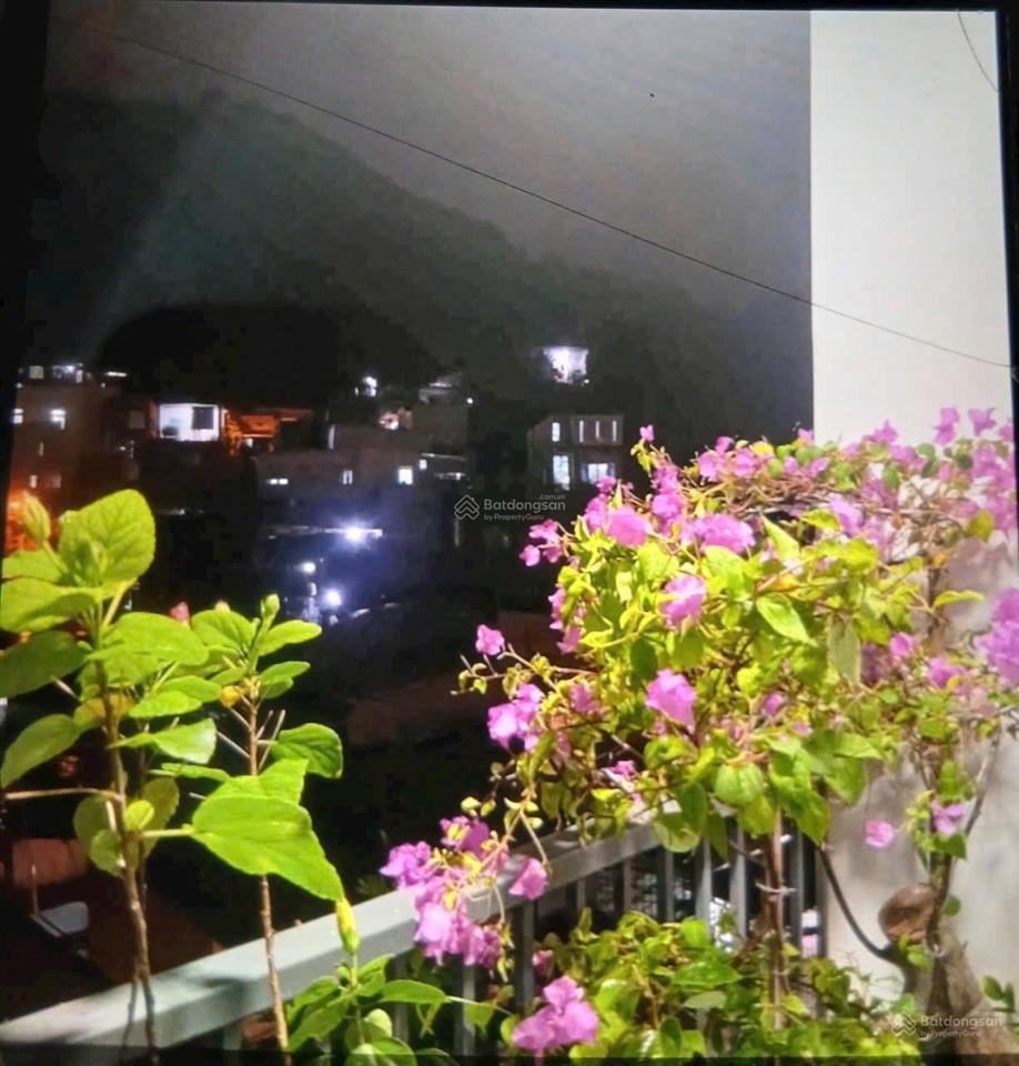 Nhà 5 tầng mt trường sơn  phường tây nha trang, dt 91,3m2 có 3pn, 5 wc, giá 7 tỷ. hướng đn.