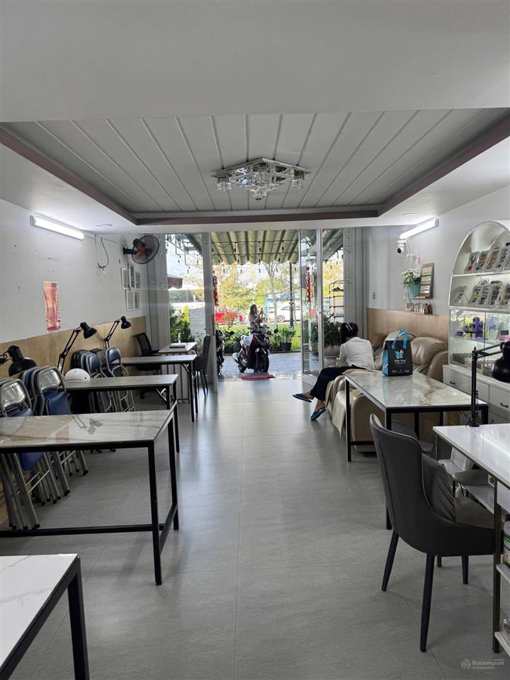 Hạ giá bán gấp căn shophouse mặt sông quán trường, hàng siêu hiếm, dt 92,6m2 giá 4,5 tỷ.