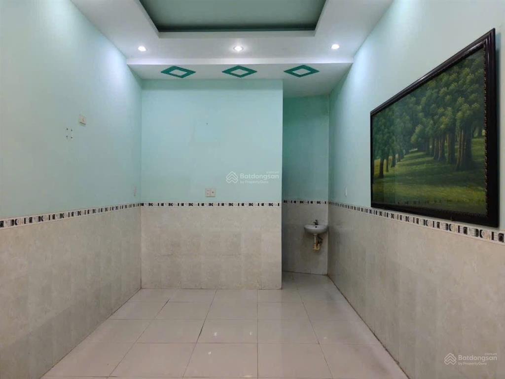 Nhà hẻm ô tô kinh doanh được, cách biển 300m, gần làng đại học nha trang, dt 31,1m2 giá 3 tỷ070.