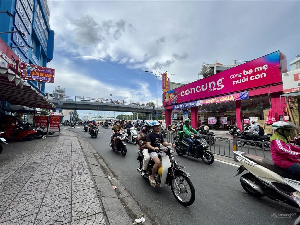 Mặt tiền hoàng hoa thám  6.5x29m  188m2 đất  hdt 80tr/tháng