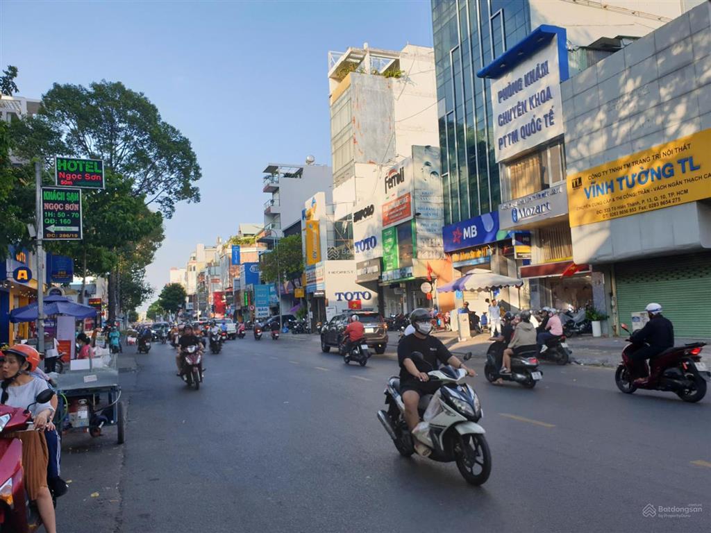 Bán nhà mặt tiền cách mạng tháng 8, quận 3  đối diện chợ hòa hưng  giá 58 tỷ