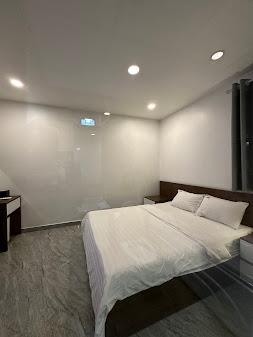 Bán tòa khách sạn mặt tiền bàu cát 8x18m có sẵn dòng tiền