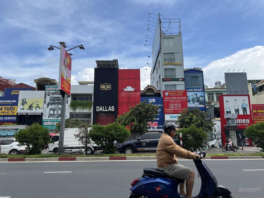 Mặt tiền cộng hòa, đoạn đẹp lotte mart  k300. dt 4x20m  giá bán 24 tỷ