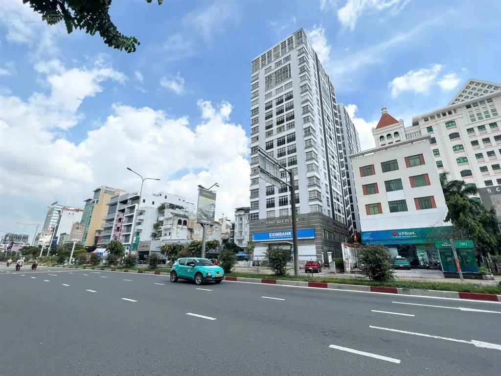 Mặt tiền cộng hòa, đoạn đẹp lotte mart  k300. dt 4x20m  giá bán 24 tỷ