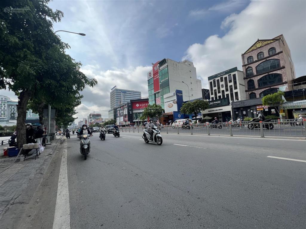 Mặt tiền cộng hoà 2 hầm 10 tầng giá 170 tỷ