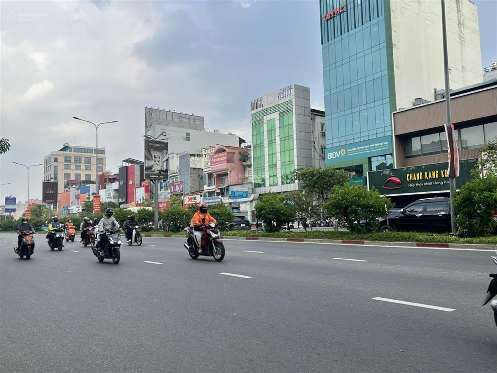 Tòa nhà mặt tiền trung tâm quận 10 trệt 6 lầu thang máy giá 26,8 tỷ