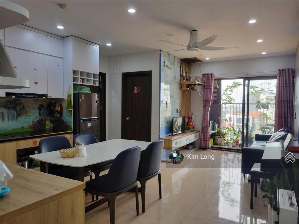 Chính chủ bán nhanh căn hộ , dt 72m2, 2pn  2vs, view cầu nhật tân, full nội thất, sách vali ở ngay