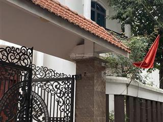 Chính chủ cần tiền bán đất tặng nhà biệt thự 3 tầng diện tích 300mm2, mt 11m, full thổ cư, giá rẻ