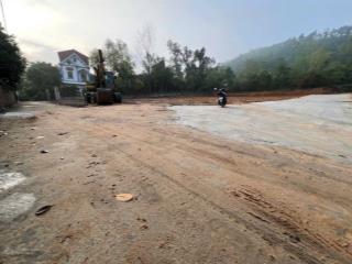 Hơn tỉ đất bn ô tô tránh nhau, làm gì ở đâu có nữa, lại còn sát kcn quế võ