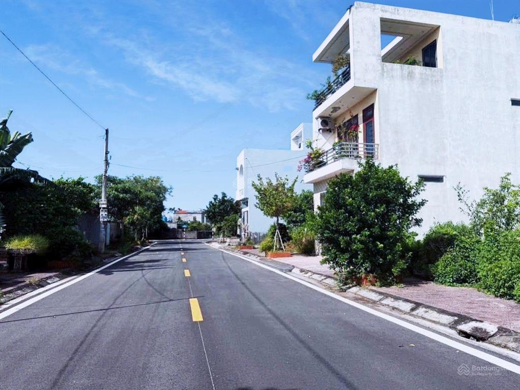 Bán đất phố trần xuân sắc, 2,5 tỷ, 100m2, mặt đường 8m, sổ đỏ chính chủ.