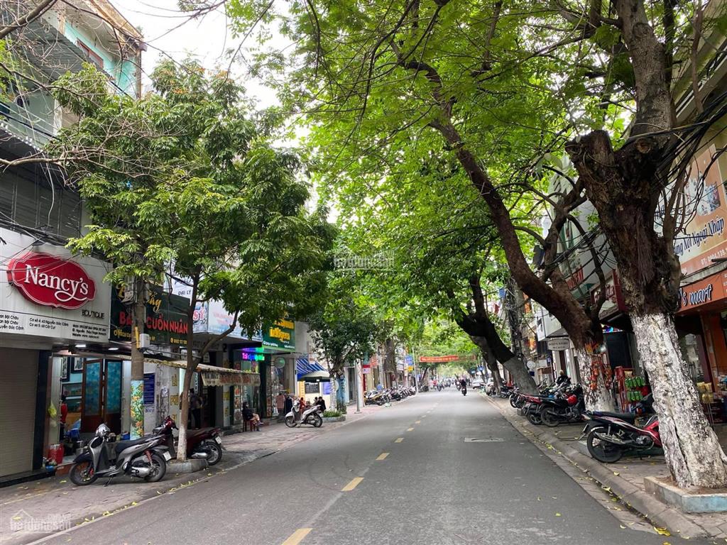 Gia chủ chuyển đi nơi khác cần bán căn nhà mặt đường cát cụt | đất vuông vắn, mặt tiền rộng