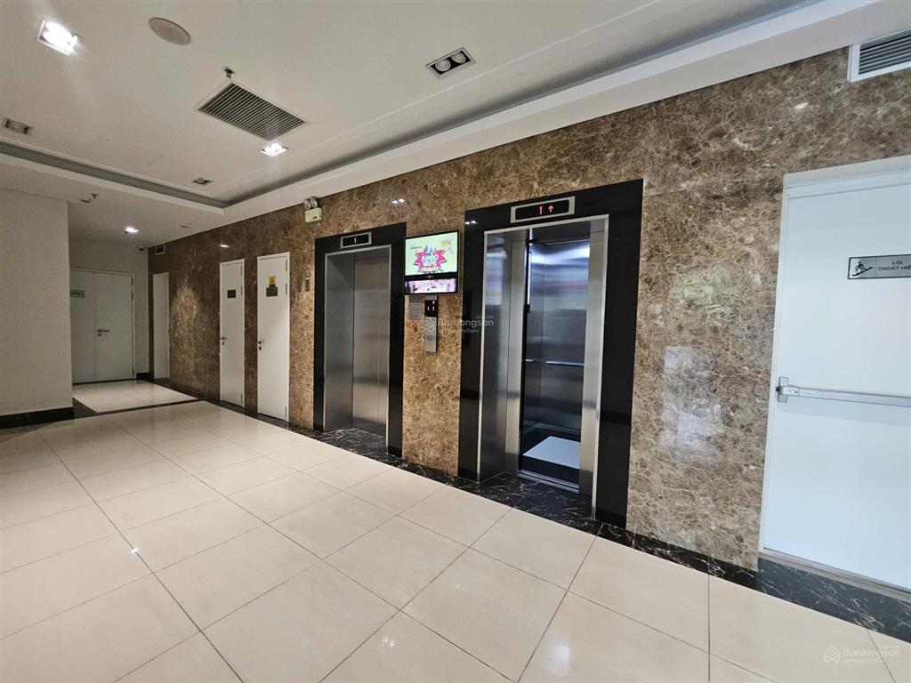Chính chủ cần tiền bán gấp căn hộ 70m22pn2wwc  5.6 tỷ  tây hồ riverview
