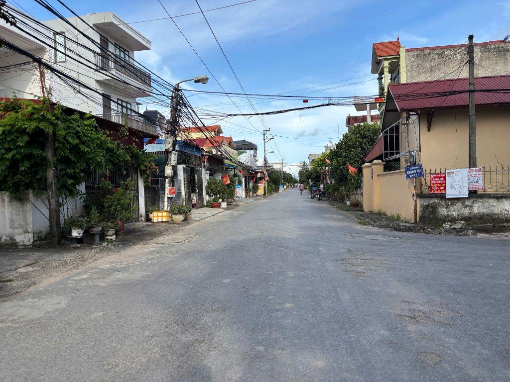 Bán đất tuyến 2 đường Cát Vũ – Tràng Cát đường nhựa 5m, cách mặt đường chính 15m $$$ 22,3tr/m2. 
