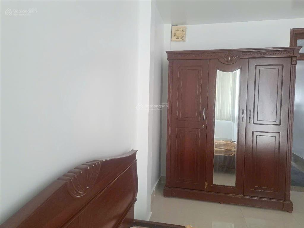 Cho thuê nhà 5 tầng sạch đẹp 4 phòng ngủ, ô tô đỗ cửa có đồ ngay hồ sen hải phòng.