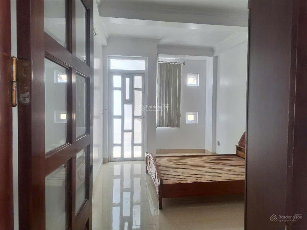 Cho thuê nhà 5 tầng sạch đẹp 4 phòng ngủ, ô tô đỗ cửa có đồ ngay hồ sen hải phòng.