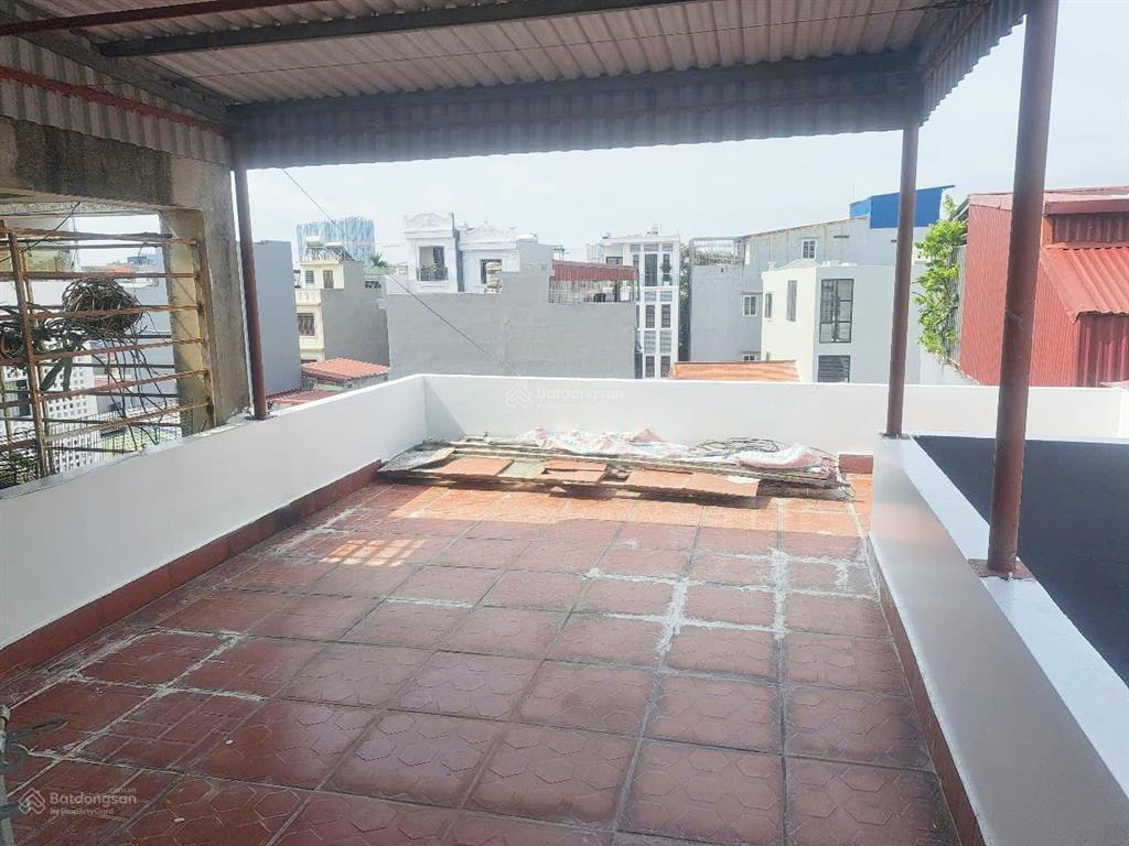 Cho thuê nhà 5 tầng sạch đẹp 4 phòng ngủ, ô tô đỗ cửa có đồ ngay hồ sen hải phòng.