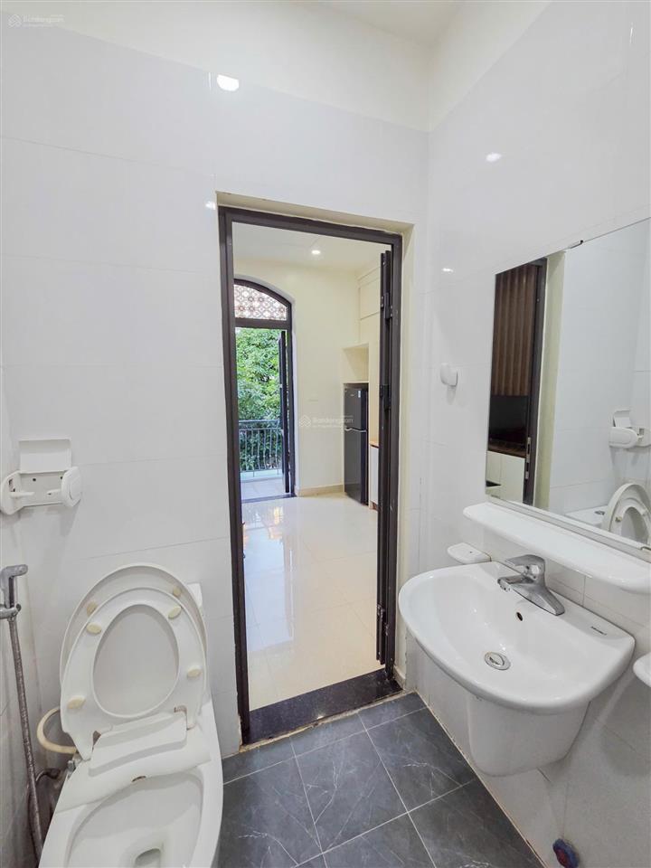Cho thuê căn hộ mới tinh vinhomes imperia vừa khai trương, nội thất mới bên cạnh công viên