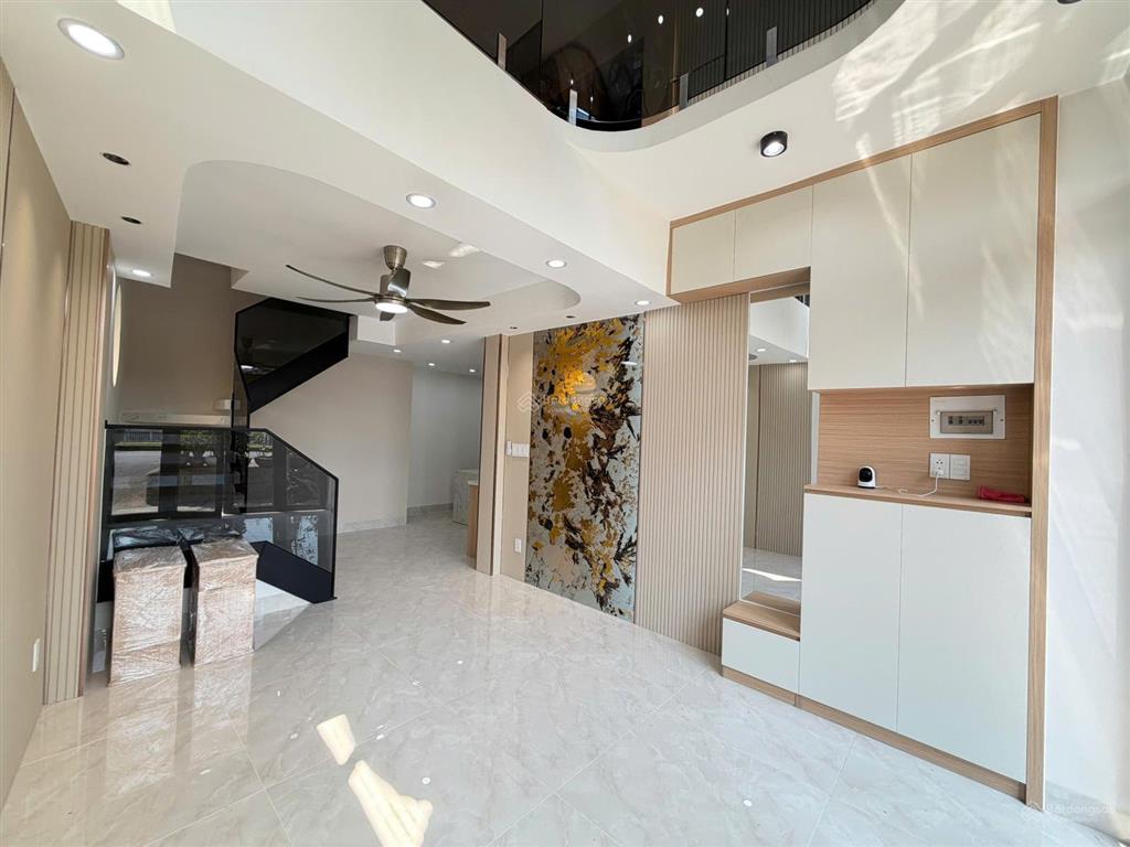 Bán căn góc 4 tầng mới xây 2 mặt tiền đường hoàng sa và nguyễn văn nguyễn trung tâm quận 1