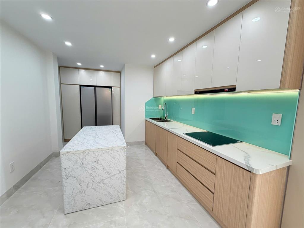 Bán căn góc 4 tầng mới xây 2 mặt tiền đường hoàng sa và nguyễn văn nguyễn trung tâm quận 1