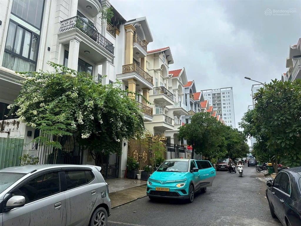 Đất biệt thự 10x20m kdc him lam quận 7, đối diện công viên, giá chỉ 187.5tr/m2