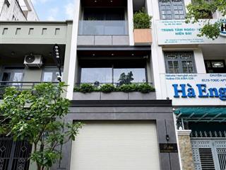 Giảm mạnh chỉ hơn 20 tỷ có ngay nhà đẹp, nội thất cao cấp, có thang máy, đối diện công viên quận 7