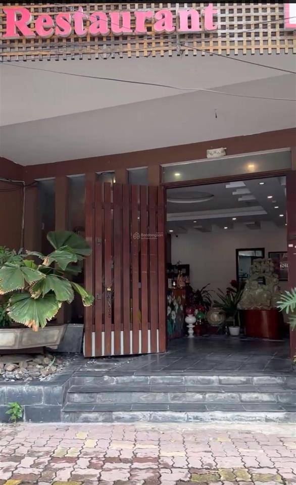 Cho thuê nhà mặt phố làm nhà hàng/ quán cafe/ văn phòng tại 152 đường láng