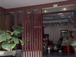 Cho thuê nhà mặt phố làm nhà hàng/ quán cafe/ văn phòng tại 152 đường láng