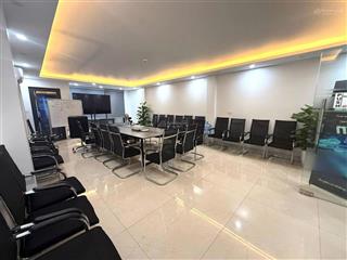 Cho thuê văn phòng dương khuê dt 60m2 thông sàn đẹp đầy đủ trần sàn điều hoà giá 10tr