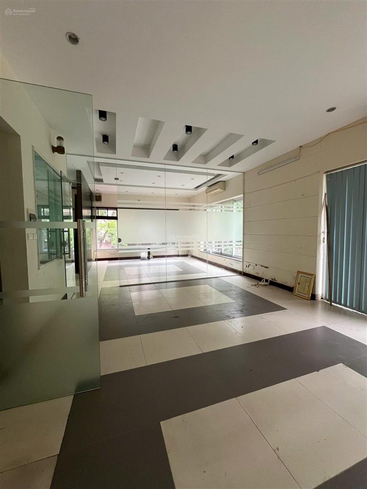 Cho thuê nhà nguyên căn 173m²x 4t góc 2 mặt tiền nguyễn cơ thạch mỹ đình  mt 10m  giá chỉ 45tr/th