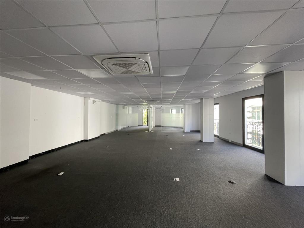 Cho thuê văn phòng lô góc dương khuê, dt 150m2/tầng, giá chỉ 28tr/sàn siêu đẹp
