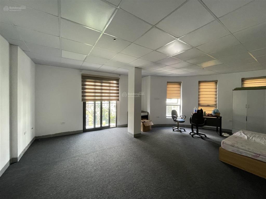Cho thuê văn phòng lô góc dương khuê, dt 150m2/tầng, giá chỉ 28tr/sàn siêu đẹp