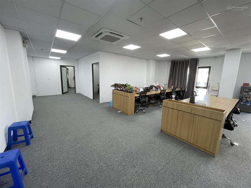 Cho thuê văn phòng lô góc dương khuê, dt 150m2/tầng, giá chỉ 28tr/sàn siêu đẹp