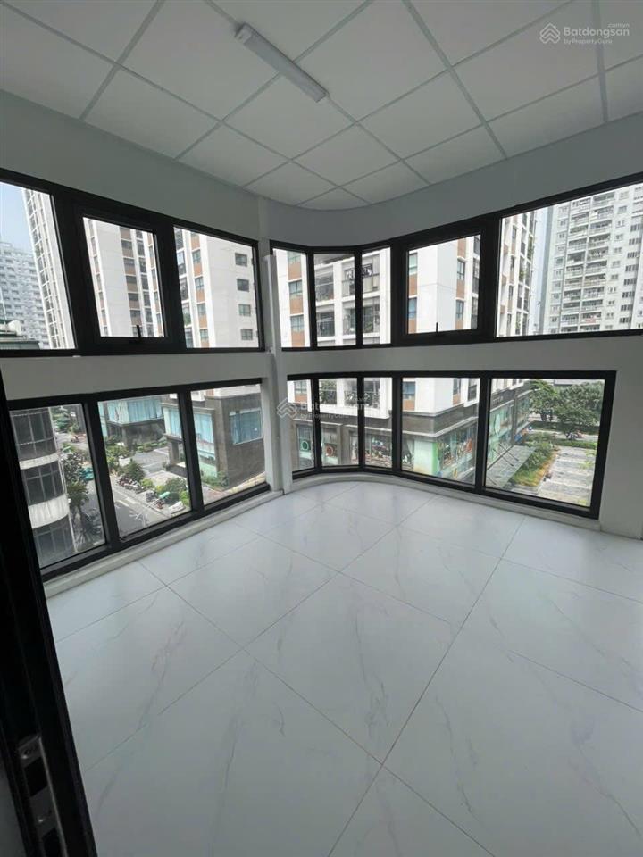 Cho thuê văn phòng showroom mbkd lê đức thọ mỹ đình lô góc vip diện tích 65m2 mt 25m đẹp giá 20tr