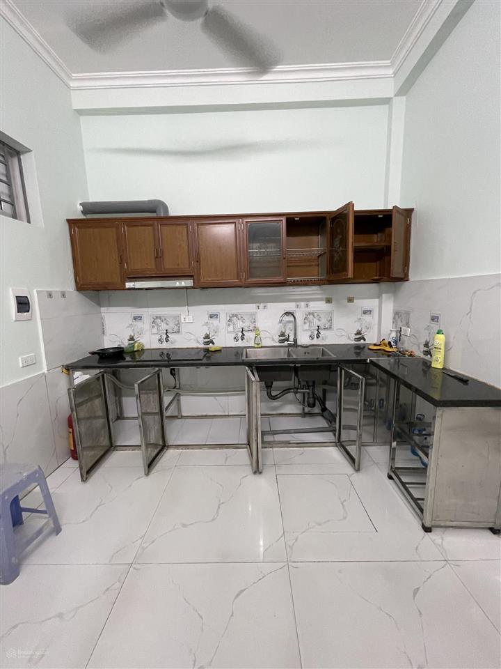 Cho thuê nguyên căn nguyễn đổng chi từ liêm dt 45m2 x 5 tầng điều hòa giá chỉ 15tr chia 6pn