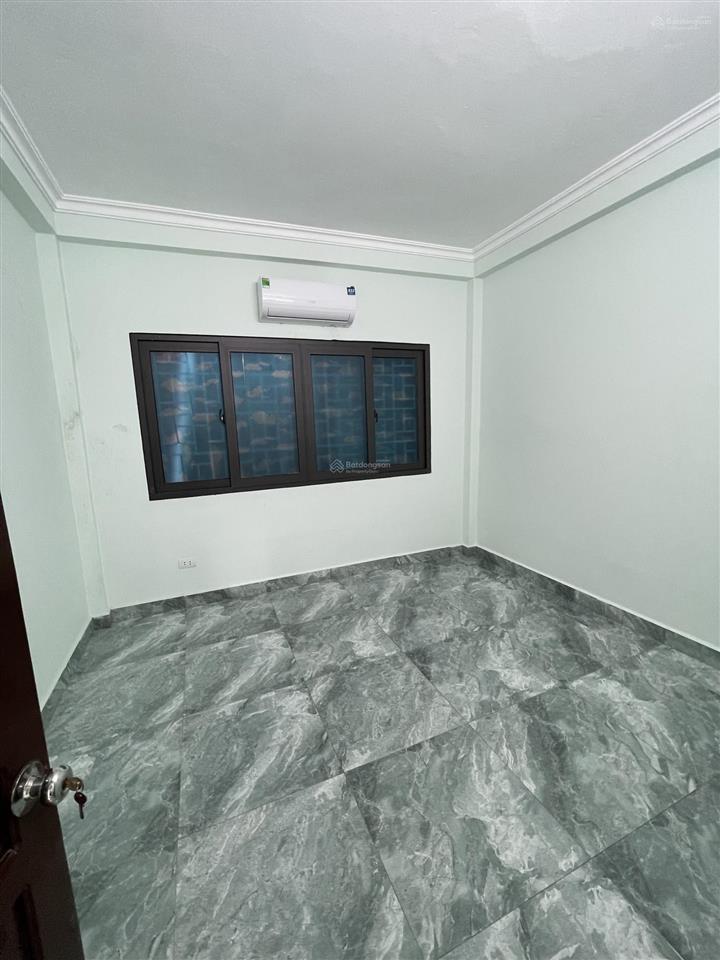 Cho thuê nguyên căn nguyễn đổng chi từ liêm dt 45m2 x 5 tầng điều hòa giá chỉ 15tr chia 6pn