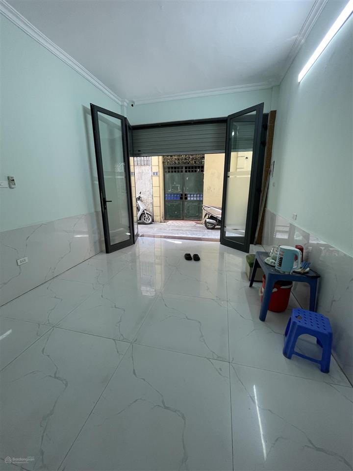 Cho thuê nguyên căn nguyễn đổng chi từ liêm dt 45m2 x 5 tầng điều hòa giá chỉ 15tr chia 6pn