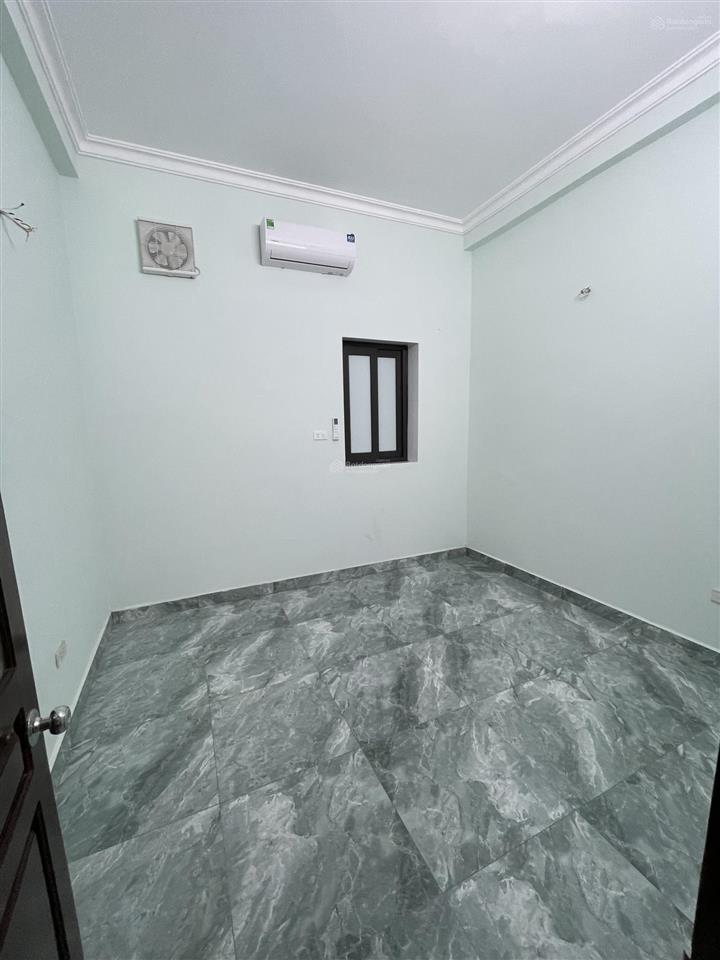 Cho thuê nguyên căn nguyễn đổng chi từ liêm dt 45m2 x 5 tầng điều hòa giá chỉ 15tr chia 6pn